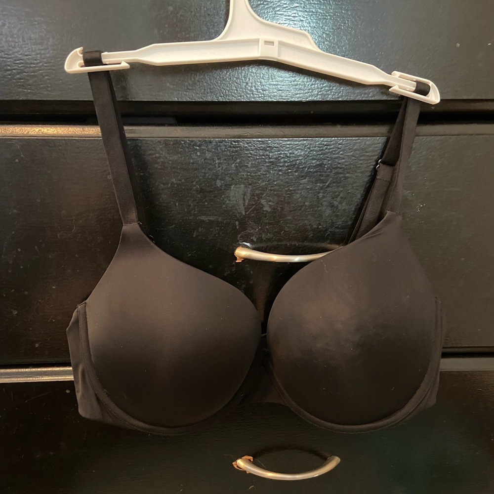 Victoria’s Secret T-shirt full coverage push up bra 38D